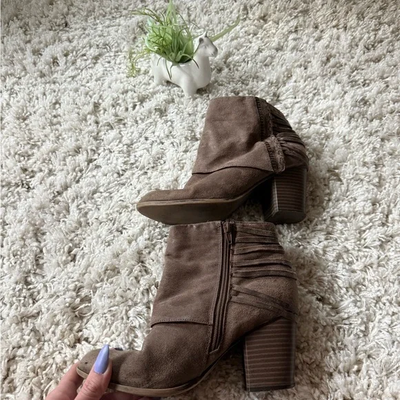 Brown suede Taranto ankle boots with a boho vibe - Picture 3 of 6